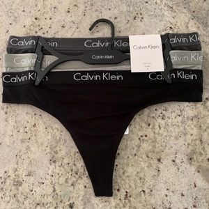 Calvin Klein M Logo Thong 3-pair NWT